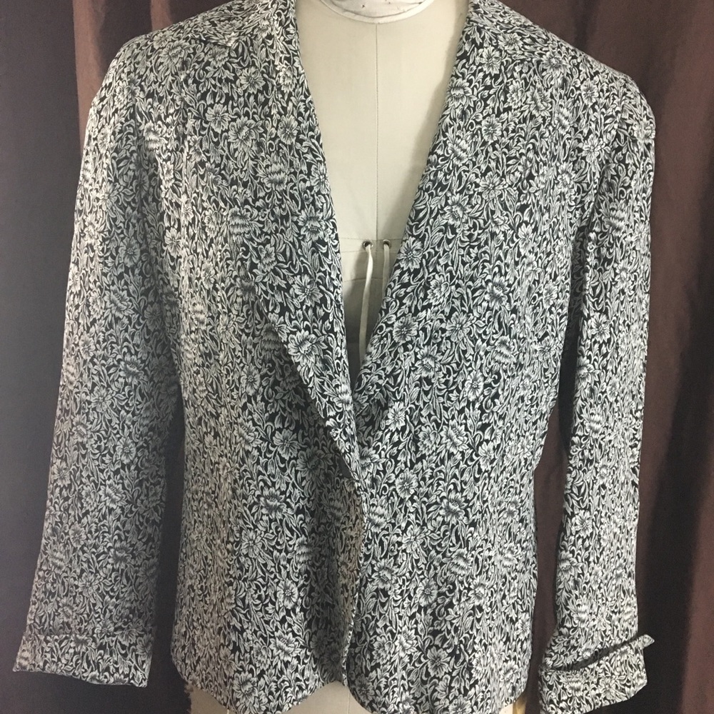 Jones New York floral patterned blazer